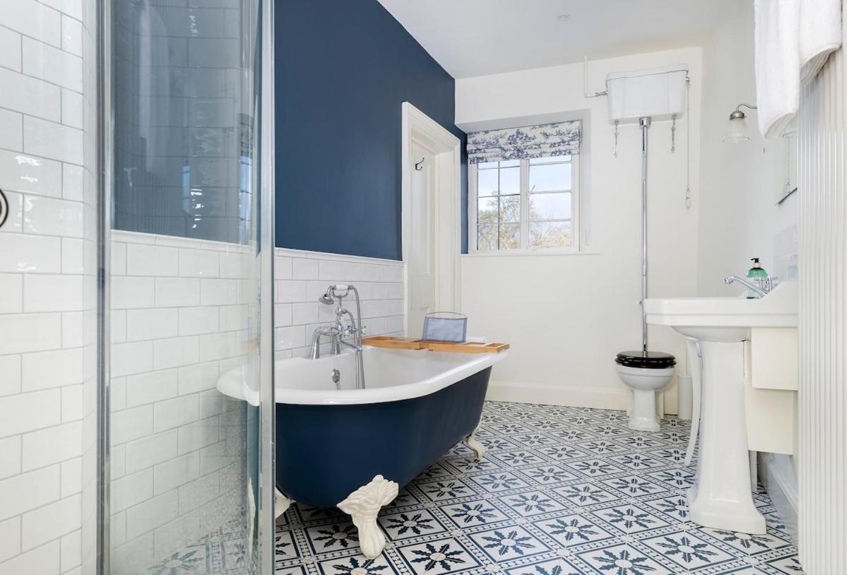 Beautiful Cotswold Farmhouse With Hot Tub Manchester Esterno foto