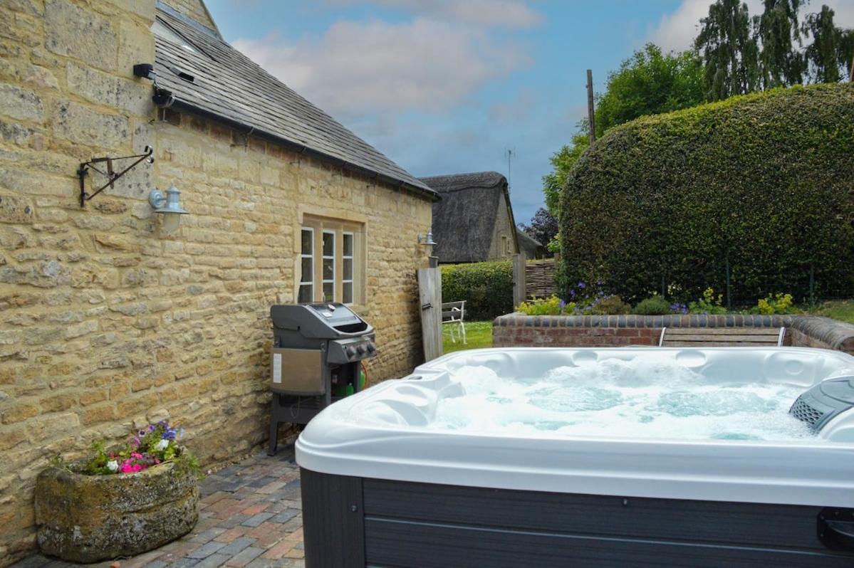 Beautiful Cotswold Farmhouse With Hot Tub Manchester Esterno foto