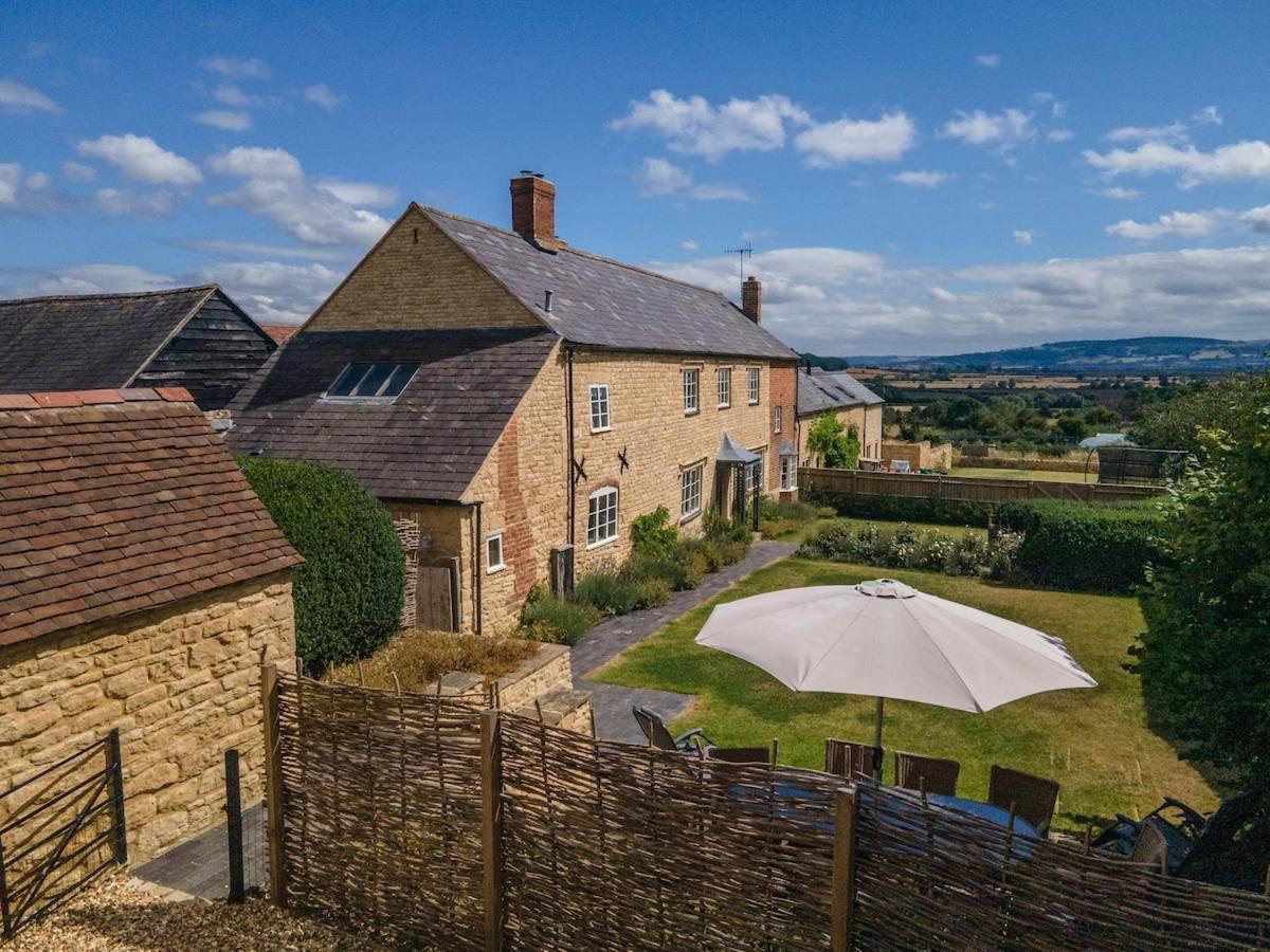 Beautiful Cotswold Farmhouse With Hot Tub Manchester Esterno foto