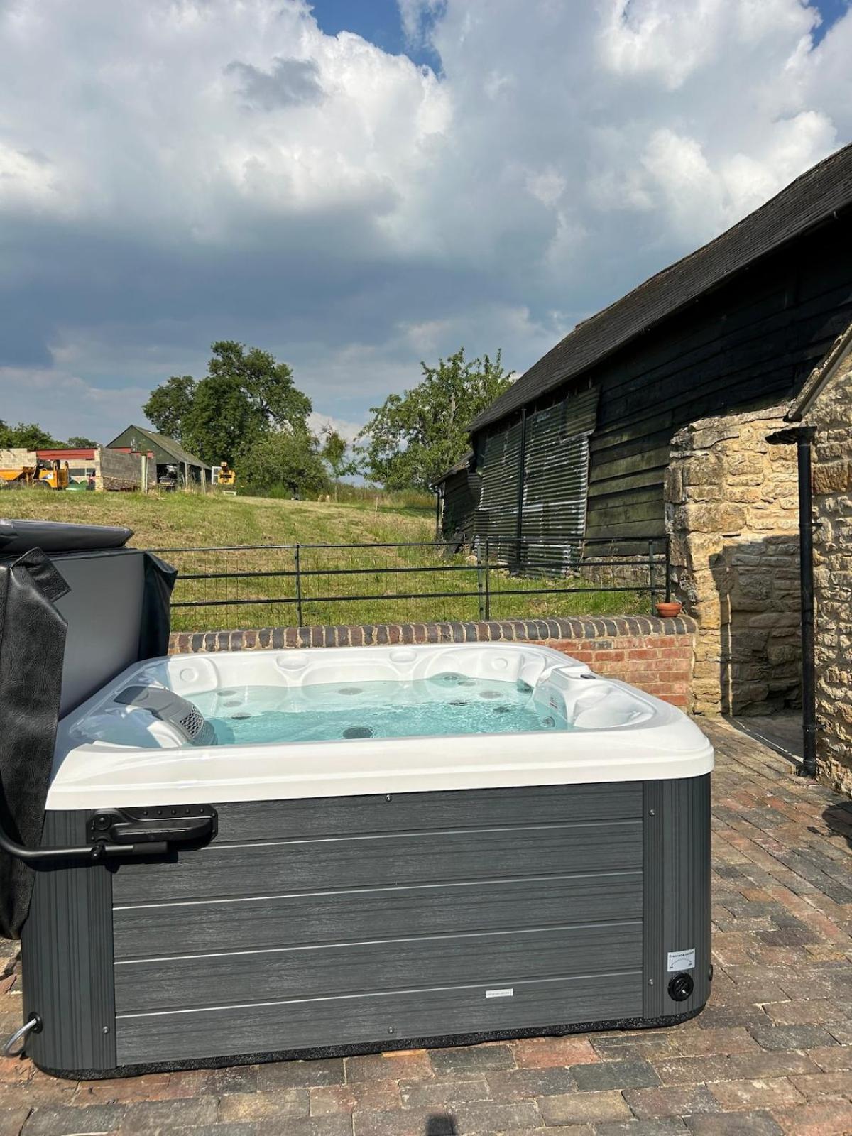 Beautiful Cotswold Farmhouse With Hot Tub Manchester Esterno foto